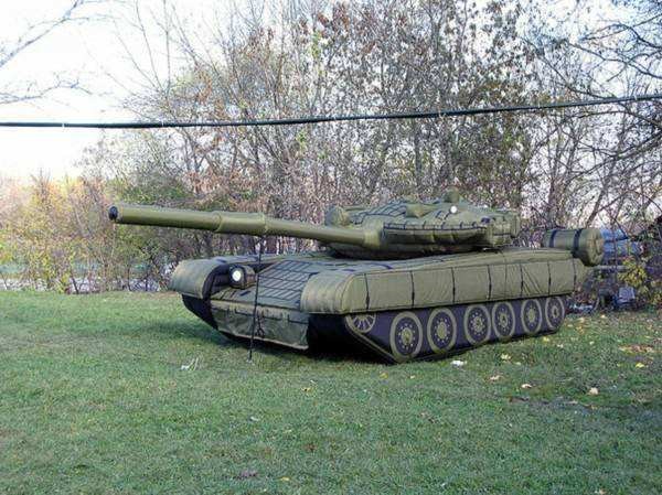 策勒陆地军事假目标坦克